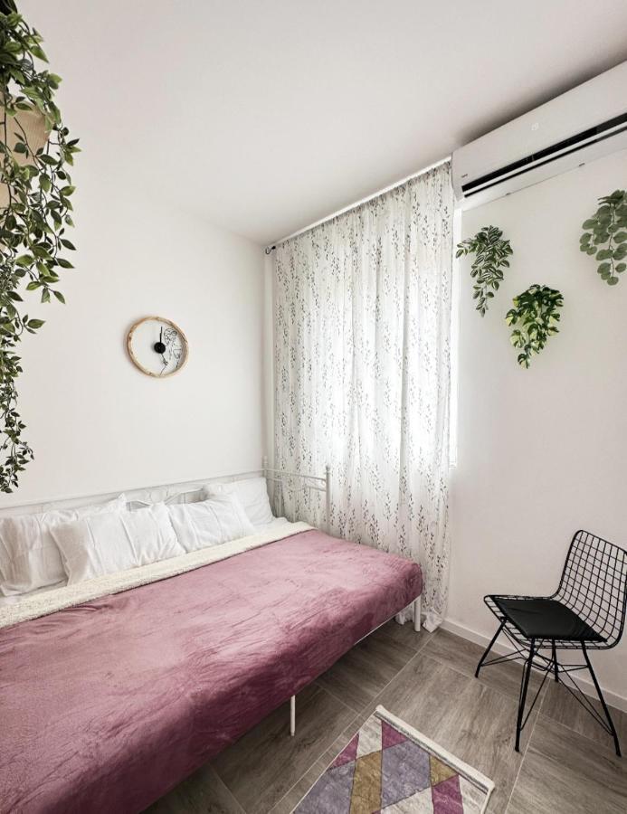 Studio Apartment, 5 Minutes To The Beach Bar Exteriör bild