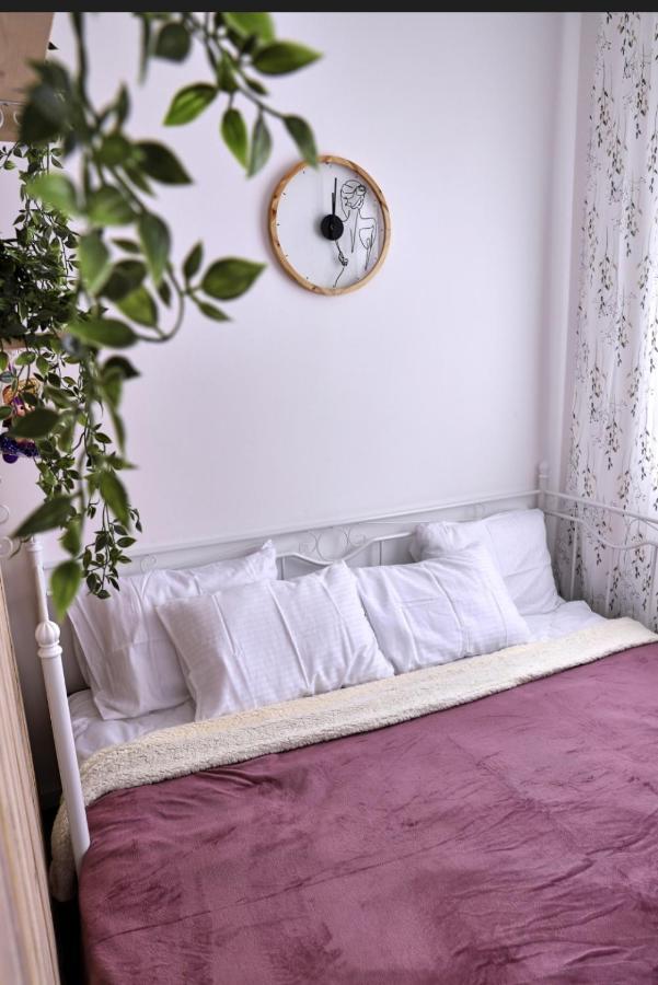 Studio Apartment, 5 Minutes To The Beach Bar Exteriör bild